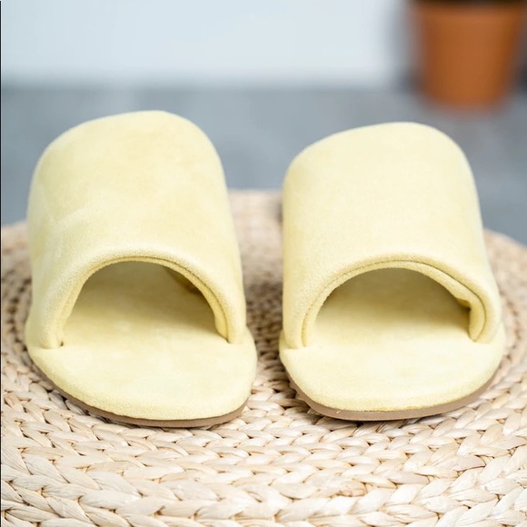 Yellow one band suede sandal - Picture 2 of 4